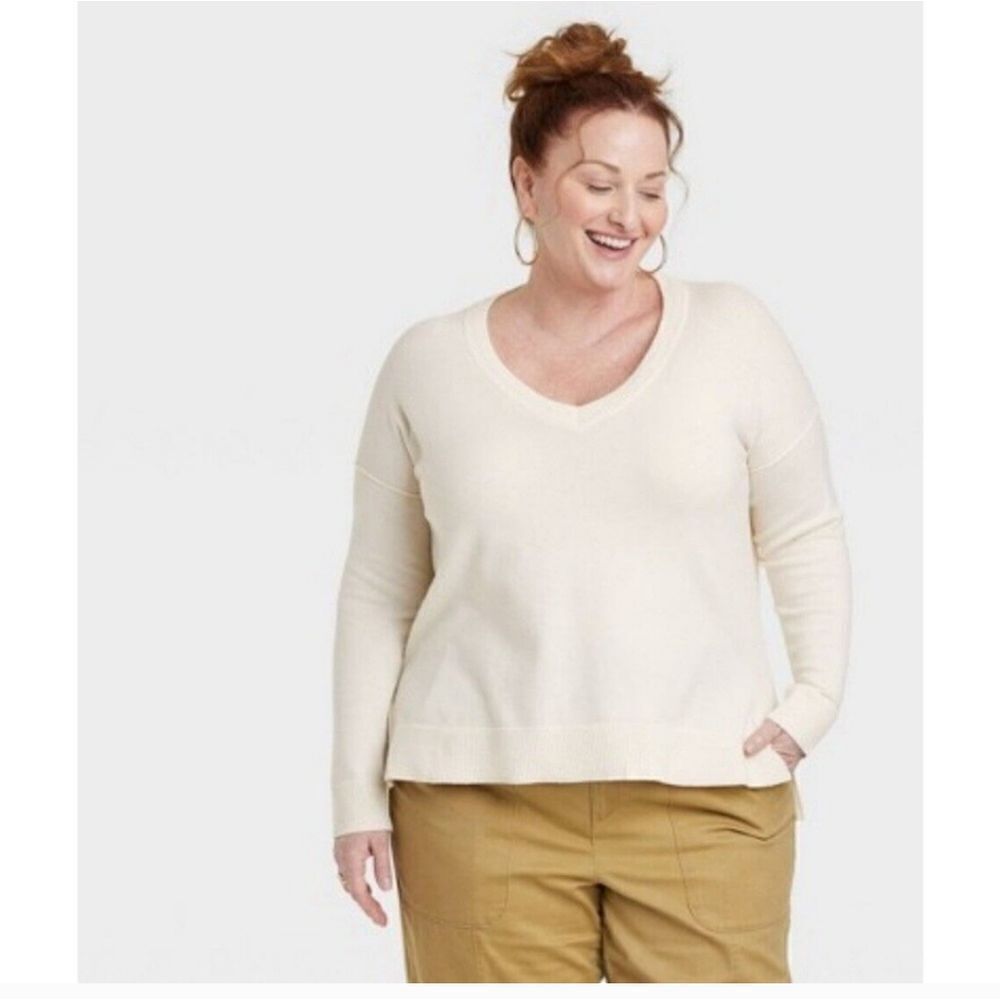 š„Cream V-Neck Pullover Sweater - Knox RoseāIvory 4X